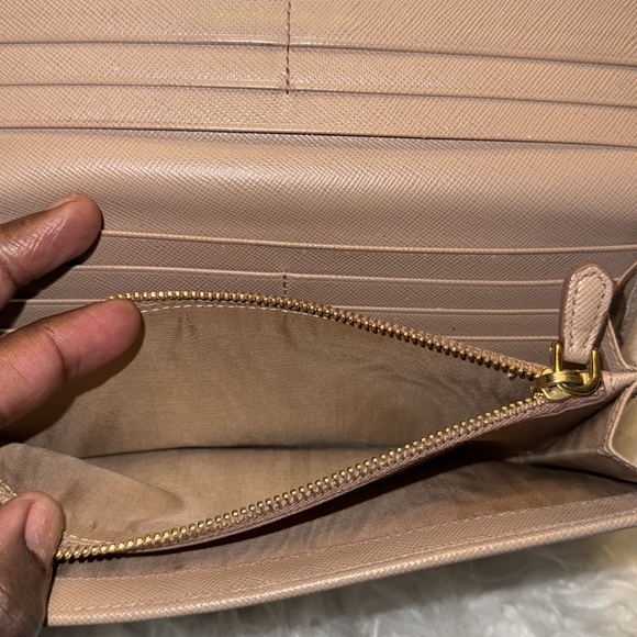 Prada Logo Plaque Saffiano Leather wallet GUC - Picture 9 of 13